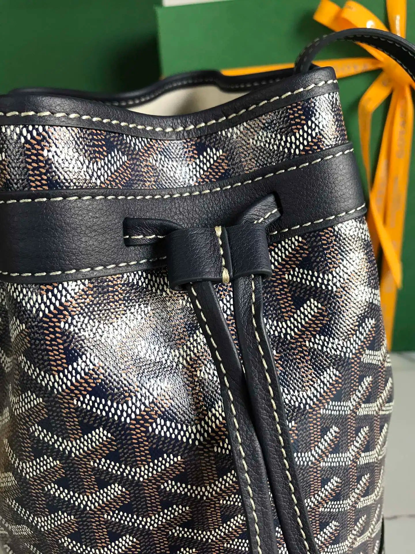 Petit Flot Bucket Bag