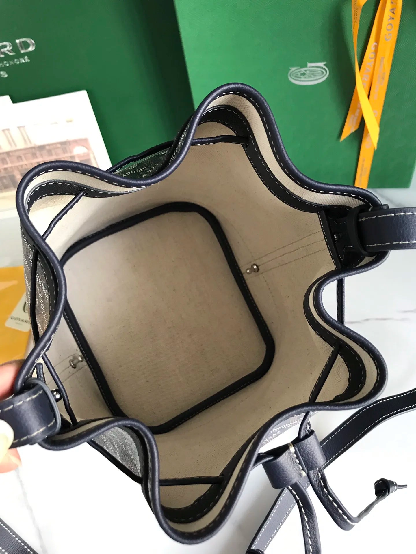 Petit Flot Bucket Bag